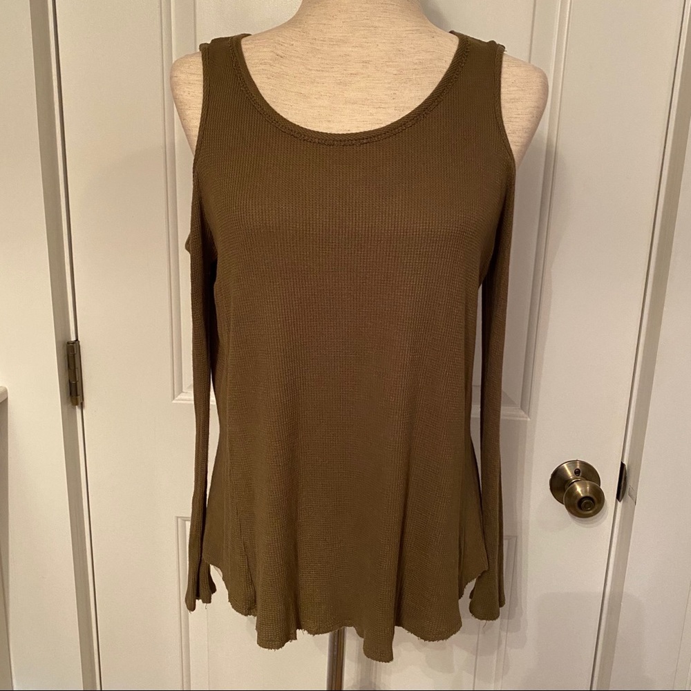 VERONICA M TOP TEE OLIVE GREEN COLD SHOULDER WAFFLE KNIT SIZE M